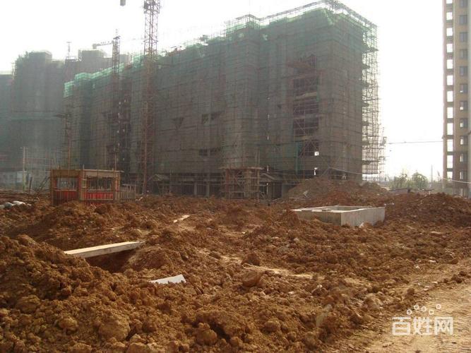 警惕“高薪出境務(wù)工”陷阱 建筑工、工廠普工包吃住帶薪年假雇主擔(dān)保背后的真相